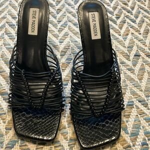 Nwt. Steve Madden black sandal